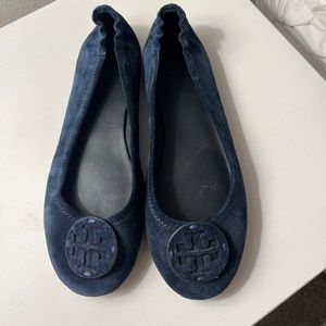Tory Burch Minnie Travel Flats in Navy sz 7